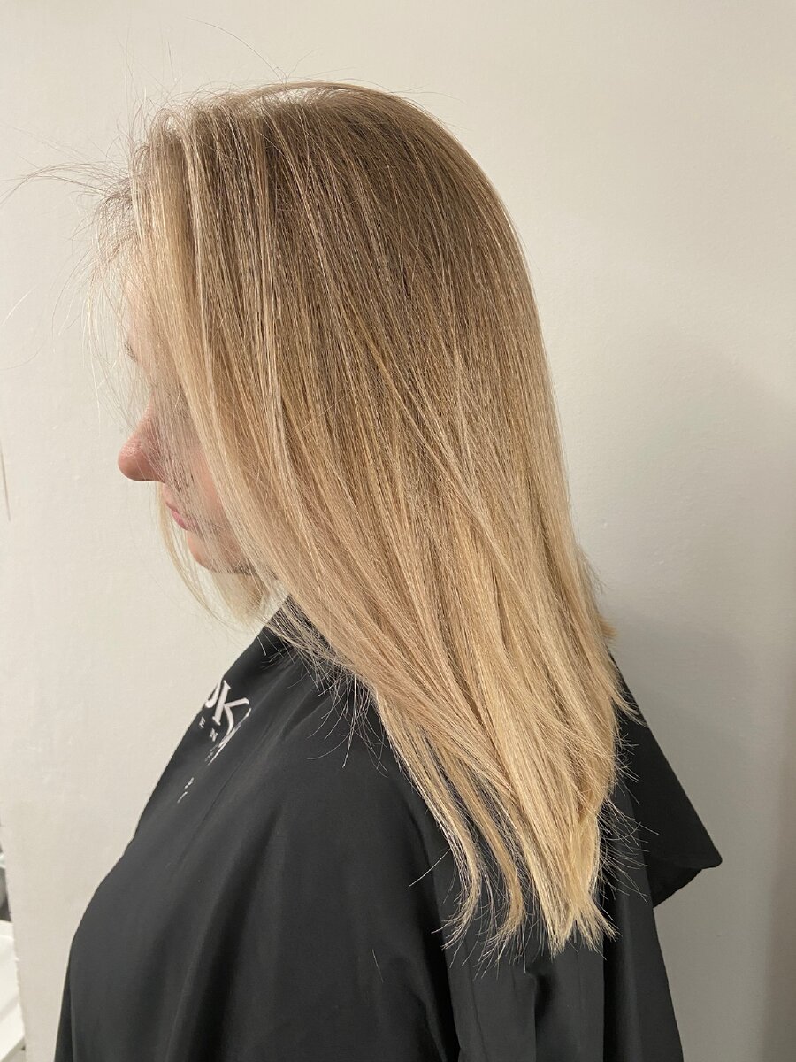 Когда тебе ооочень хочется блонда, но не сильного блонда ... а так... слегка💫
⠀