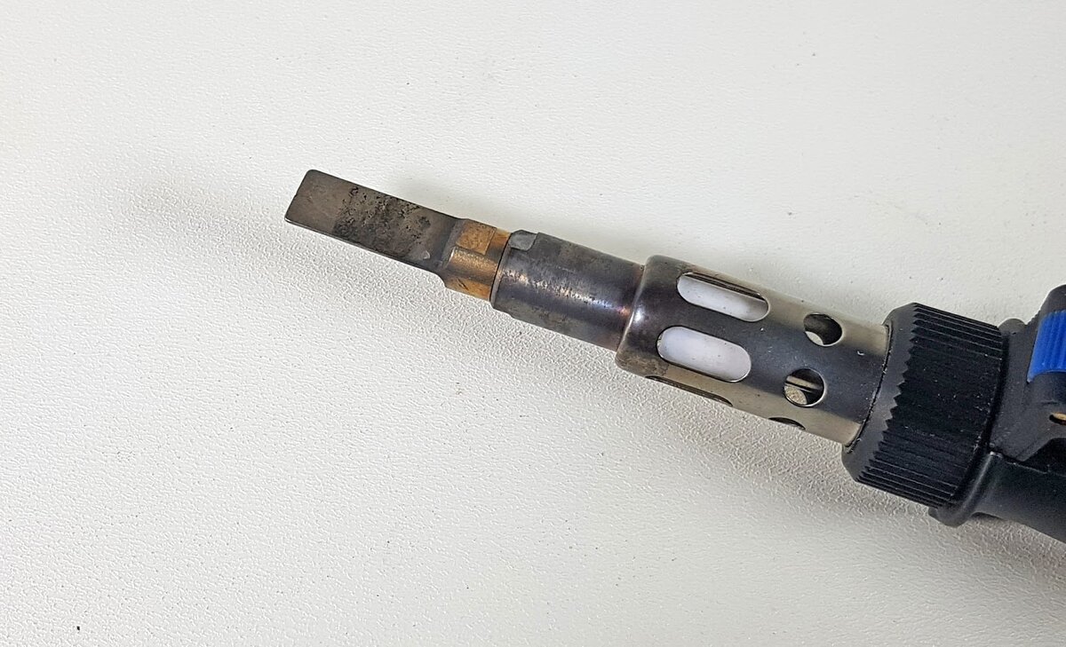 газовый паяльник с насадкой-ножом