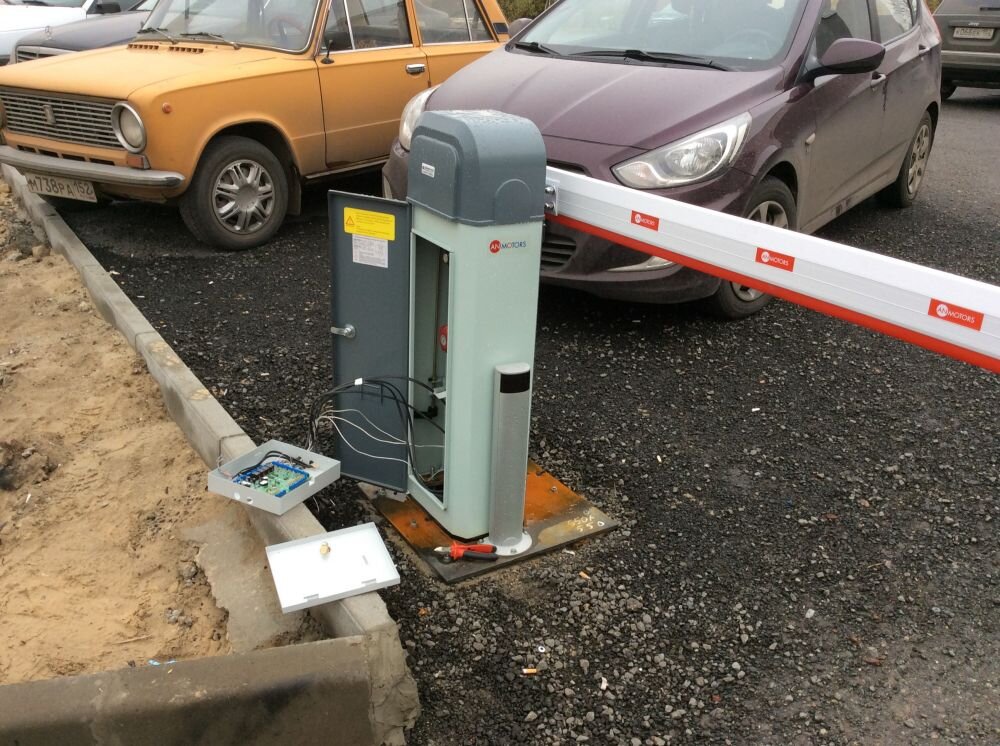Шлагбаум с GSM-приемом. Для открытия достаточно всего-лишь позвонить на него .