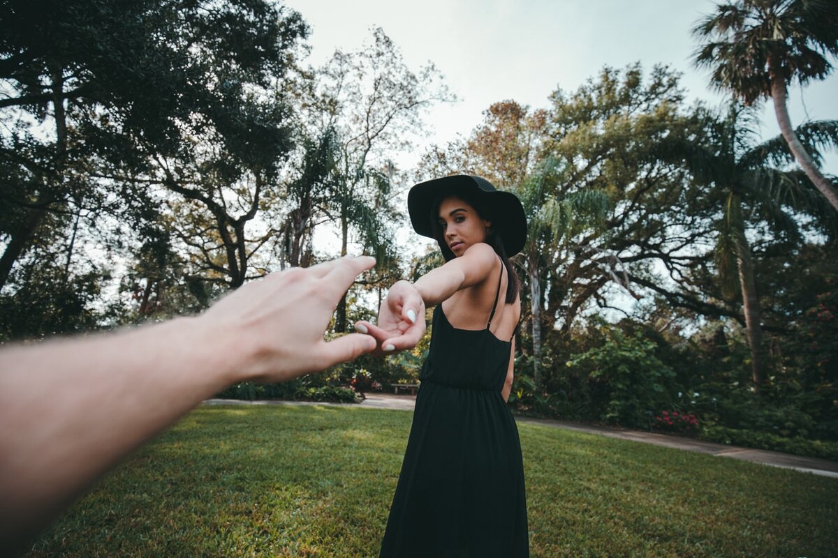 https://images.unsplash.com/photo-1520991558892-ee64959da41a?ixlib=rb-1.2.1&ixid=eyJhcHBfaWQiOjEyMDd9&auto=format&fit=crop&w=1351&q=80
