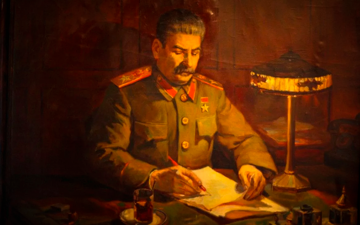 И.В. Сталин за работой