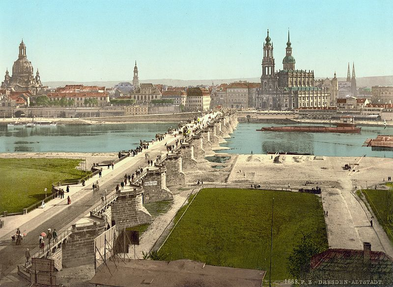 Creativ commons https://ru.wikipedia.org/wiki/%D0%A4%D0%B0%D0%B9%D0%BB:Dresden_Augustusbr%C3%BCcke_Altstadt_1900.jpg