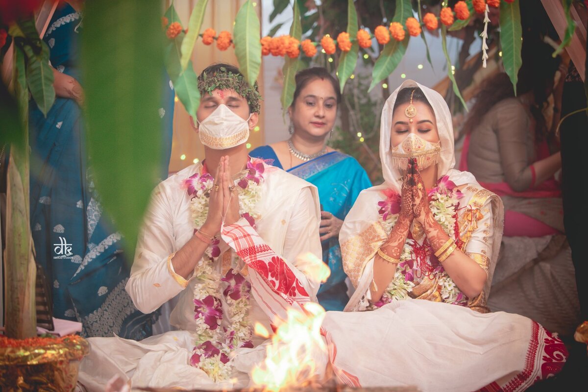 Deepak Das\Source: Facebook\Bridal Make Up : Himadri Gogoi — с Kakali Das, Bikash Das, Nibir Jyoti Kalita, Rahul Das, Himadri Gogoi, Pulak Jyoti Baruah, Kailash Chettry и Nandini Borkakati.