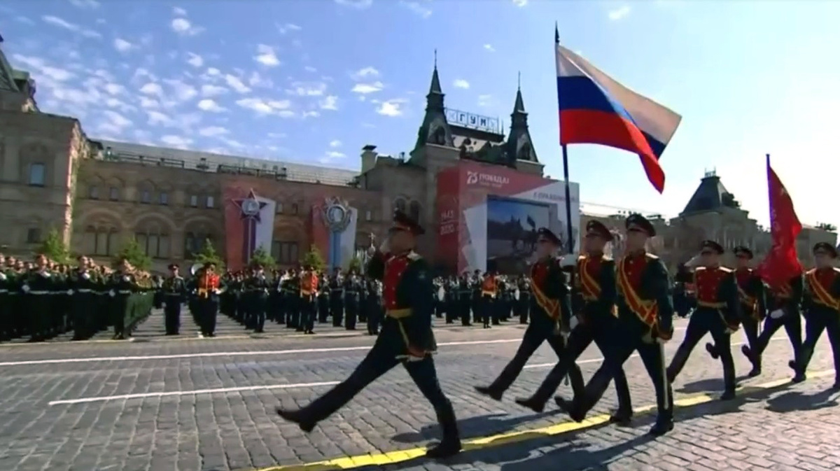 Кадр из трансляции с Парада Победы 2020