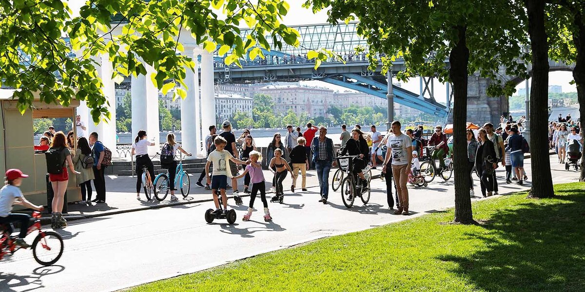                                    Люди гуляют, как будто карантина и не было 