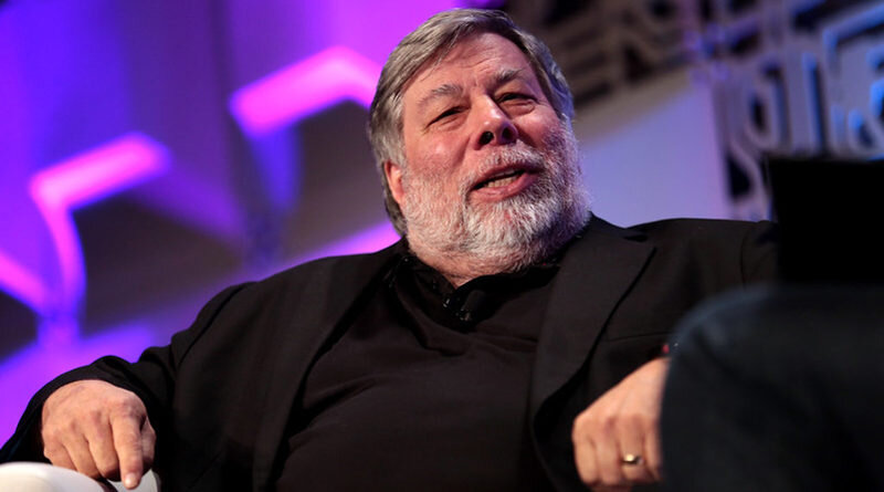 Возняк добавляет, что он несколько раз пытался предупредить YouTube о проблеме, но они проигнорировали его просьбу исправить ситуацию.