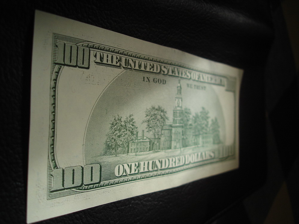 100 долларов США