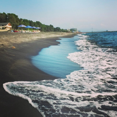 Пляжи Гурии с лечебным магнитным песком