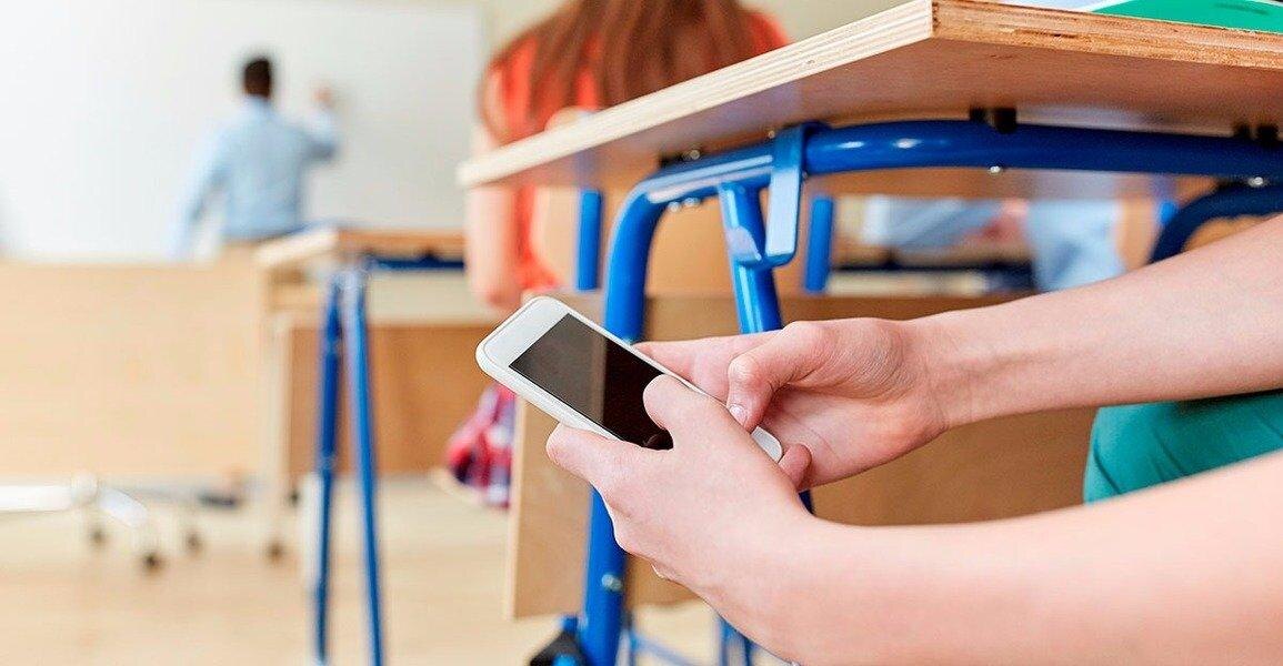 Но пользоваться ими на уроках-нехорошо. Фото из открытого источника.