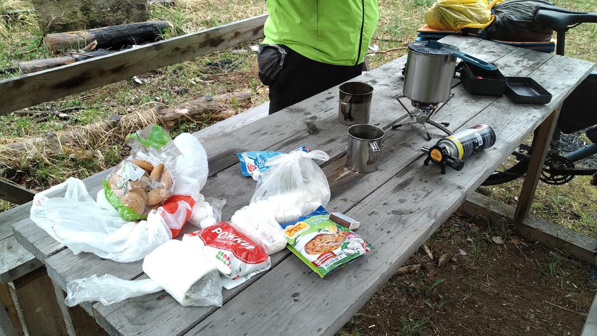 Обед во время майского велопохода по городам "Золотого кольца".