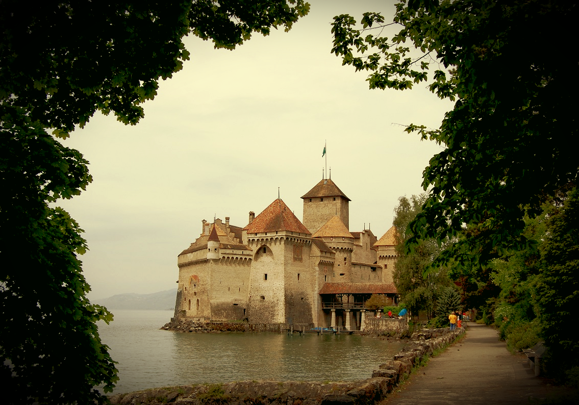 Шильонский замок (Швейцария), основан примерно в XII веке