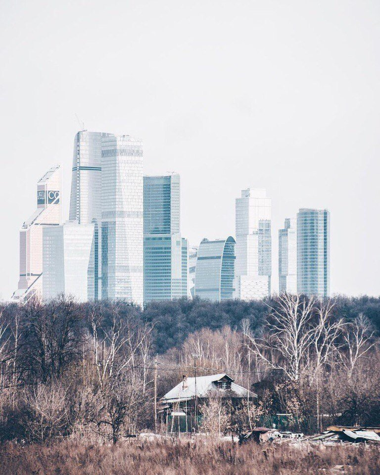 Контрасты москвы. Деревня Терехово в Москве. Деревня Терехово Москва Сити. Москва Сити из Терехово. Пос Терехово Москва.