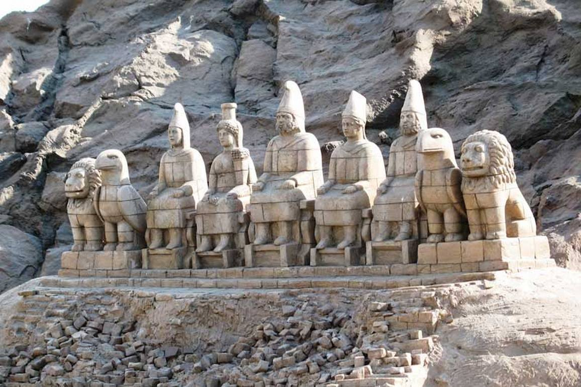 Турция статуи. Нимруд Даг. Гора Немрут-Даг. Гора Немрут Пантеон армянских богов. Статуи горы Немрут, Турция.