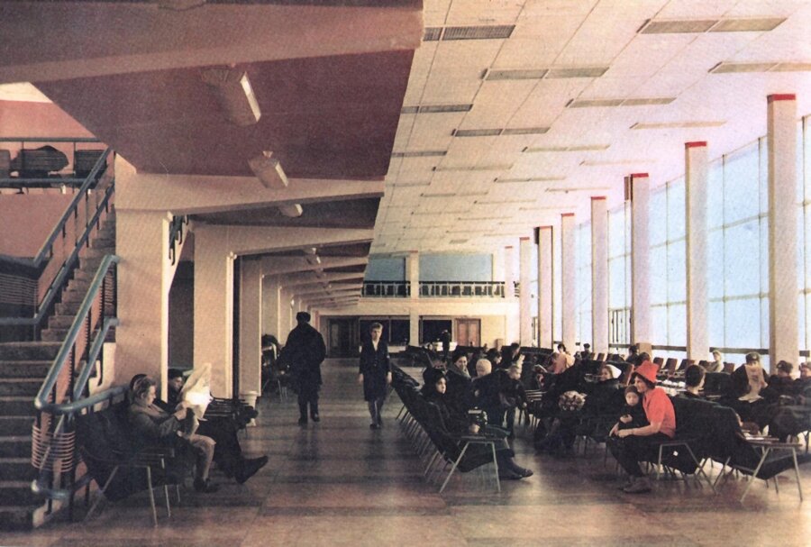 Аэропорт Толмочево. Фотография 80-х, но во время описываемых событий он не особо отличался. Фотография из открытых источников.