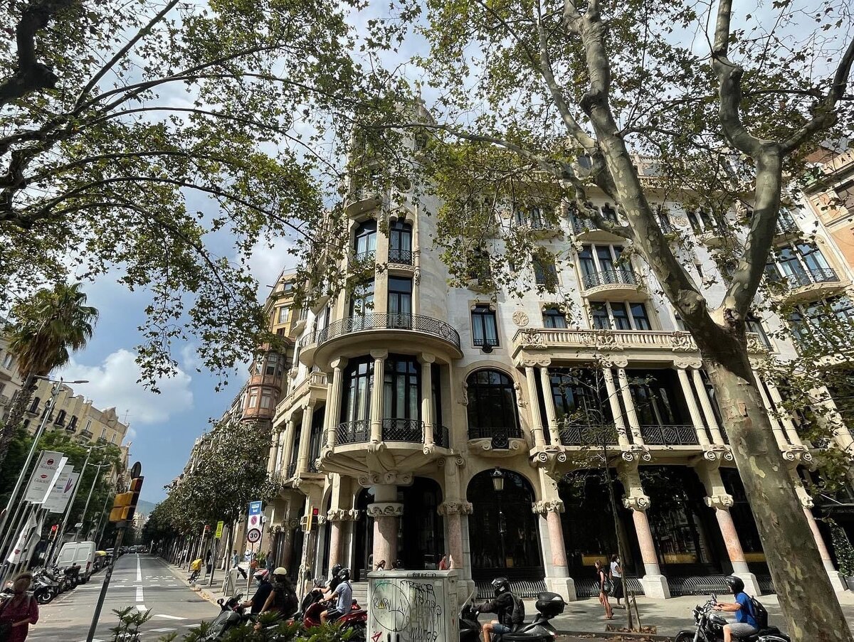 Барселона идеальное сочетание архитектуры и пляжного отдыха