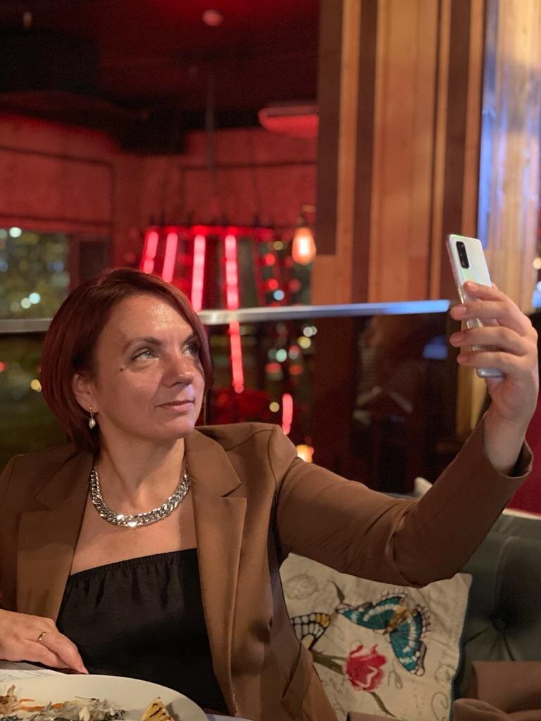 Сестра меня сфотографировала в баре.
