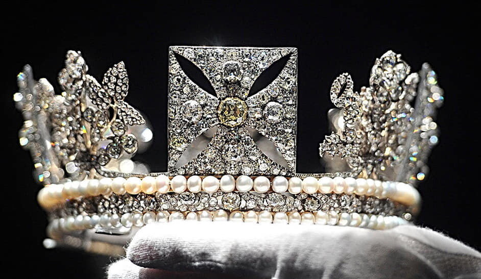 тиара короля Георга IV - одна из коронных драгоценностей