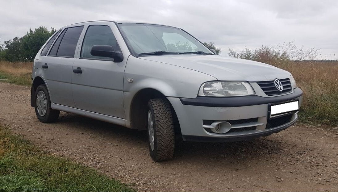 Неокрашенные ручки и корпуса зеркал заднего вида во всех комплектациях