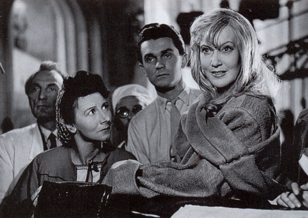 Рина Зеленая  — слева