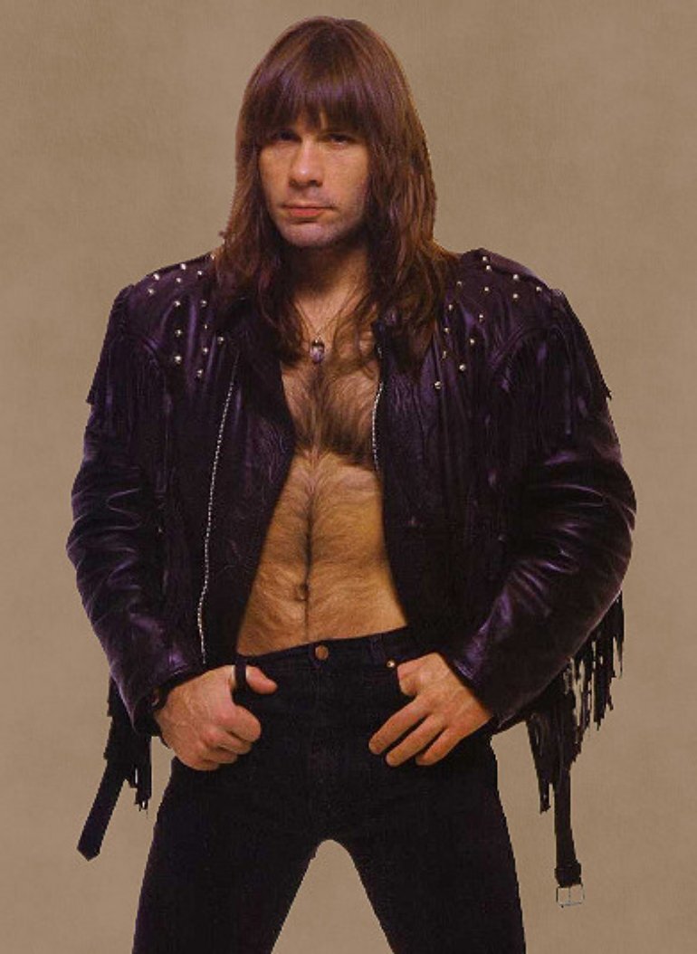 Брюс Дикинсон после ухода из Iron maiden и в начале своей сольной карьеры (1990).