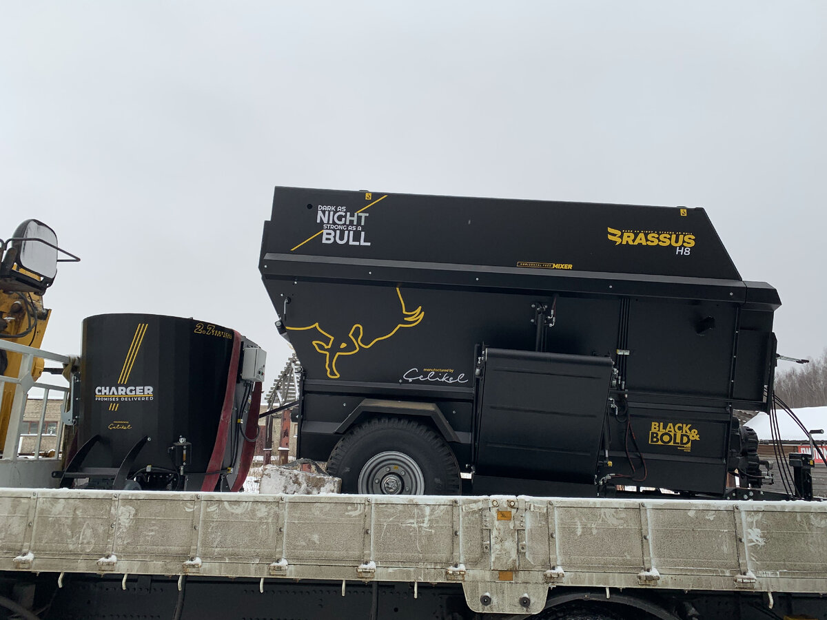 Навесная вертикальная  модель Brassus  Charger 2.7 м3 на трактора от 30 л.с и Сelikel Brassus H8