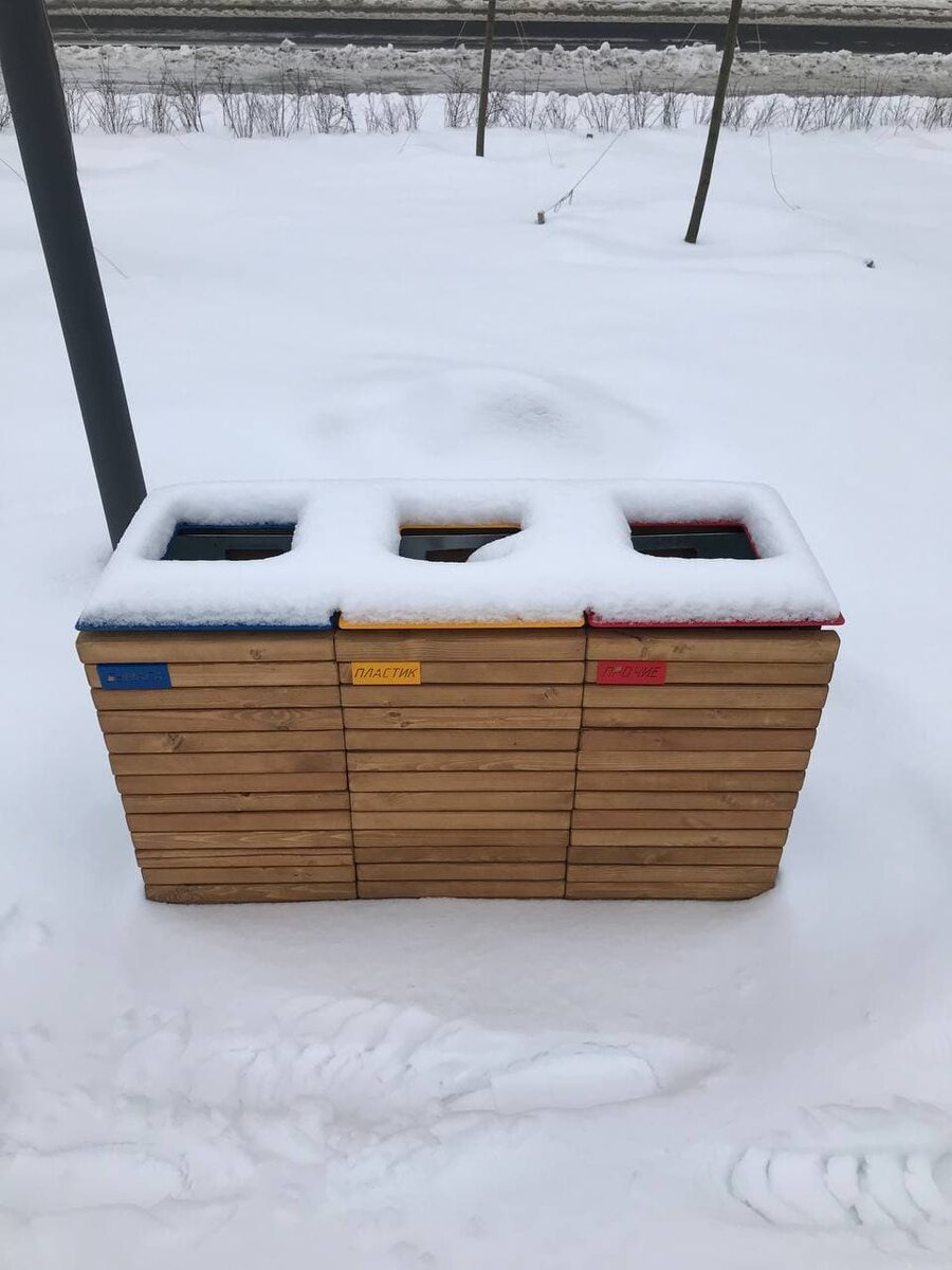 Раздельные мусорные баки.