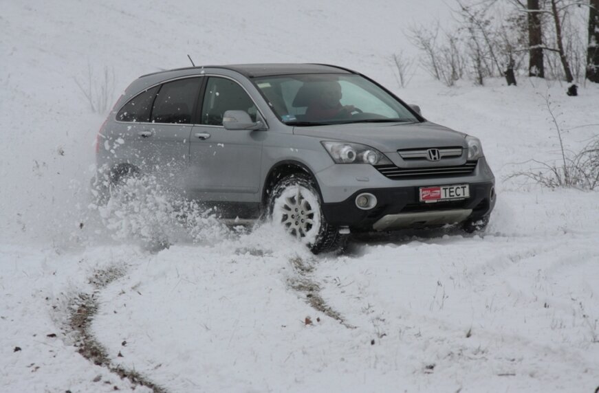 Задний привод зимой. Как ездить зимой на полном приводе. Переднеприводный автомобиль при заносе. Как ездить зимой на полном приводе. Занос на переднем приводе и на заднем.