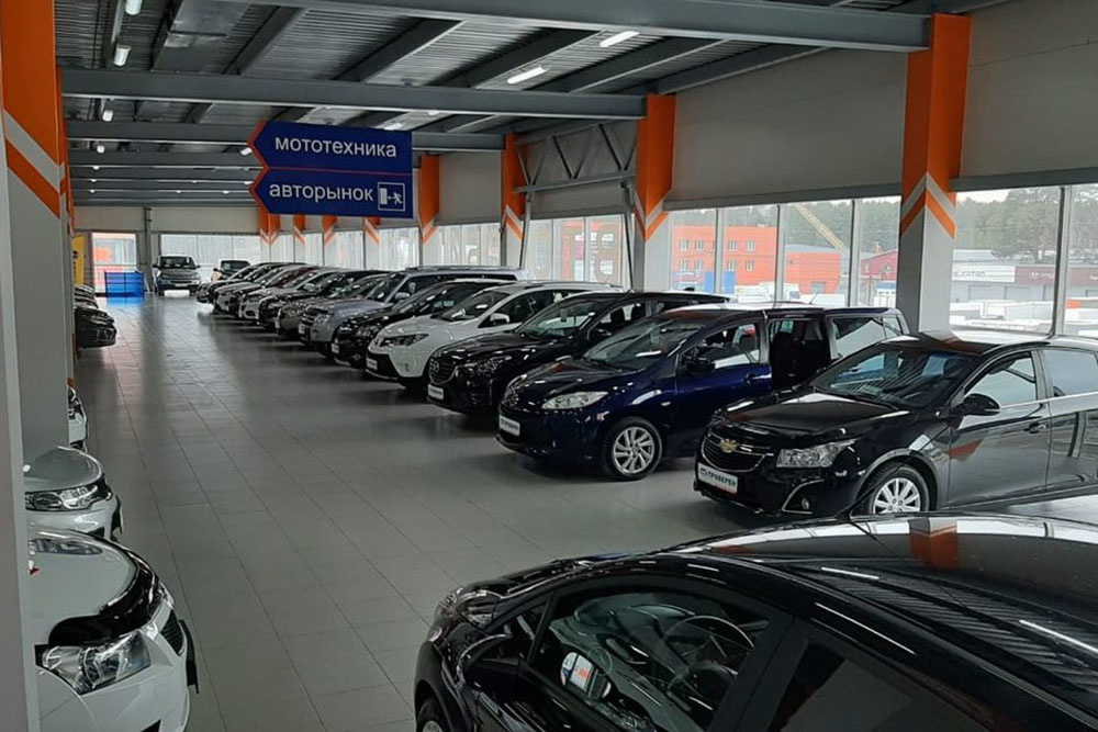 28 тысяч – столько новых автомобилей россияне купили в апреле. Эта цифра стала самой низкой за всю историю наблюдений.