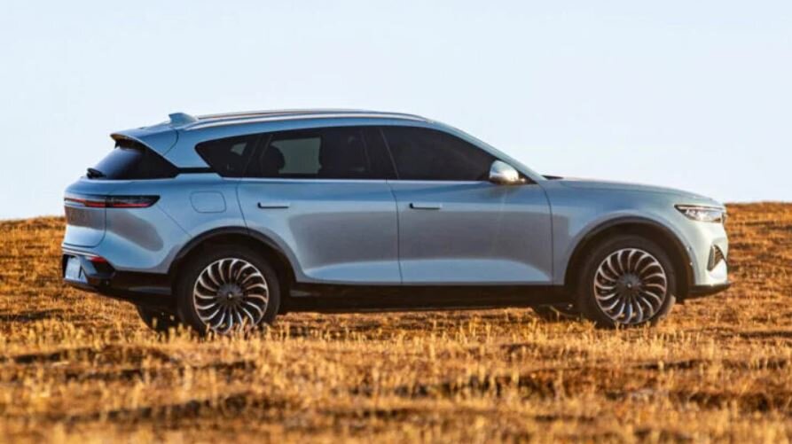 За большой электрический кроссвер Voyah Free с мощностью 680 л.с. попросят 53 тысячи долларов.