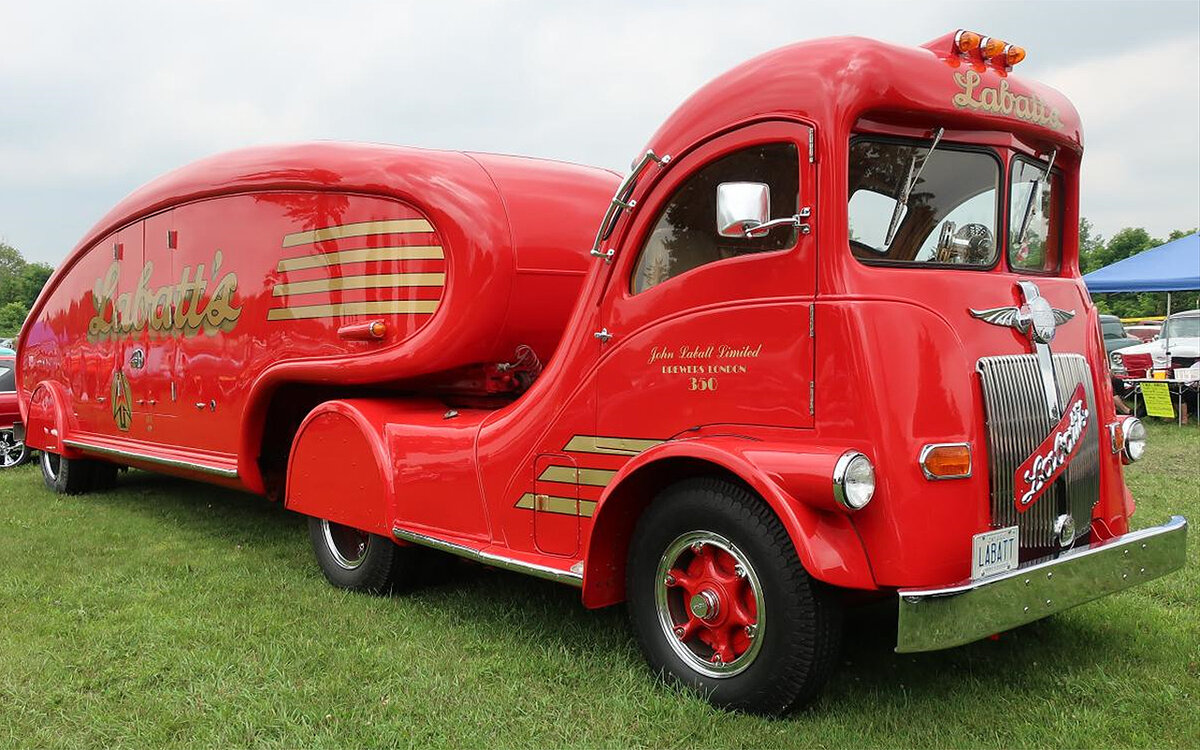 1947 White WA122 Labatt's Streamliner - Один из грузовиков-стримлайнеров, созданных по заказу канадской пивоварни Labatt