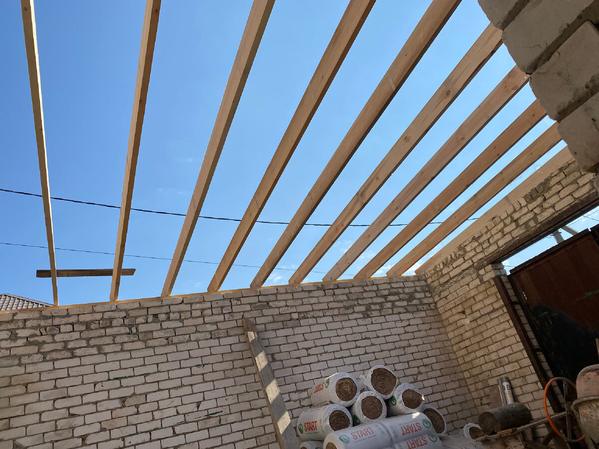 Монтаж стропил и мауэрлат 