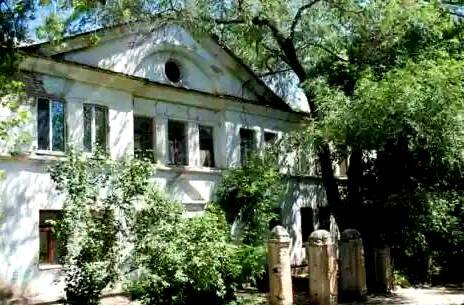 Красивый жилой дом на берегу Самарки. Сейчас отсюда начинается улица Авроры