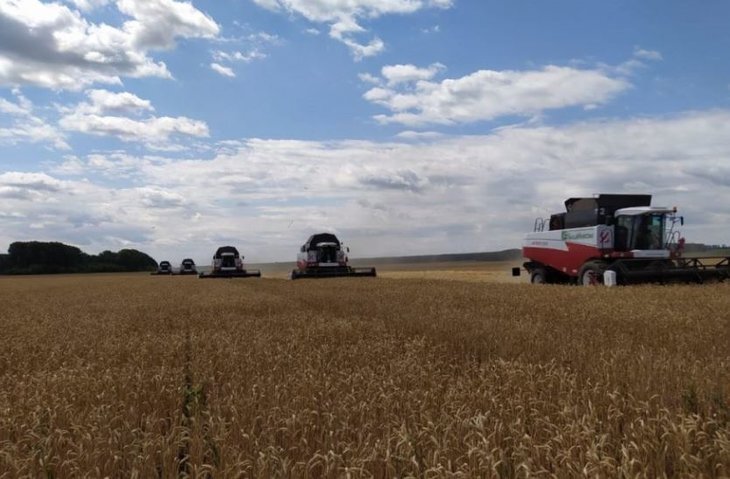    Уборку урожая в Башкортостане ведут 4 тысячи комбайнов