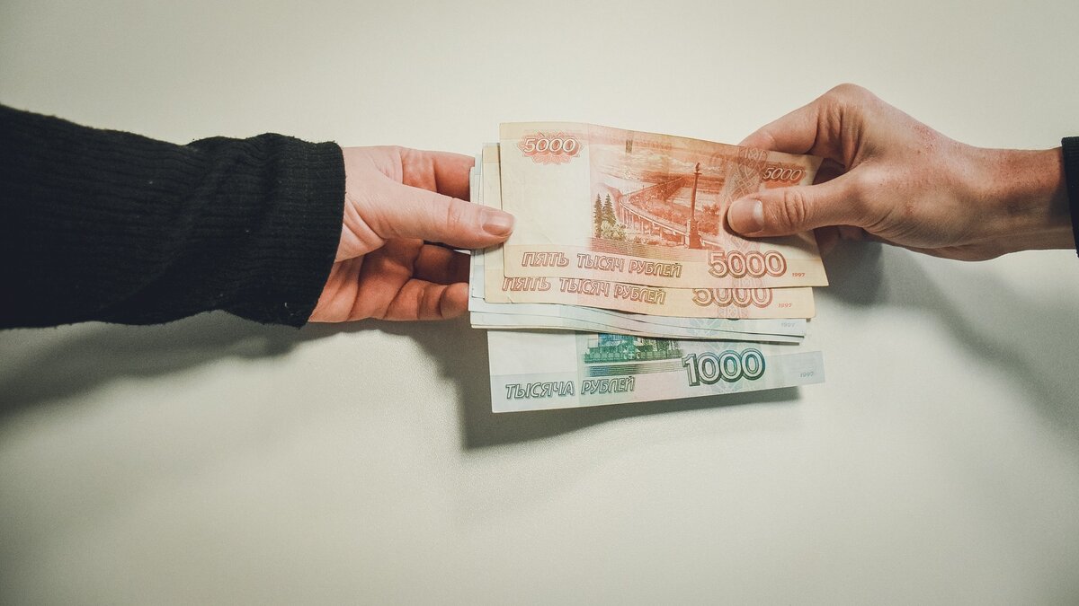     Нижегородские власти собираются установить ежемесячные денежные надбавки за особые условия работы для государственных чиновников — в размере 200%. Соответствующий законопроект внес в комитет по бюджету и налогам ЗСНО губернатор Глеб Никитин.