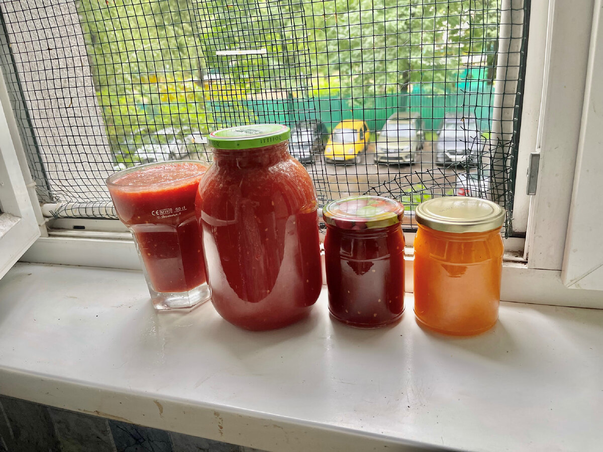 Сок из волгоградских томатов, вчера еще висели на кустике, хозяйство Натальи Тимофеевой