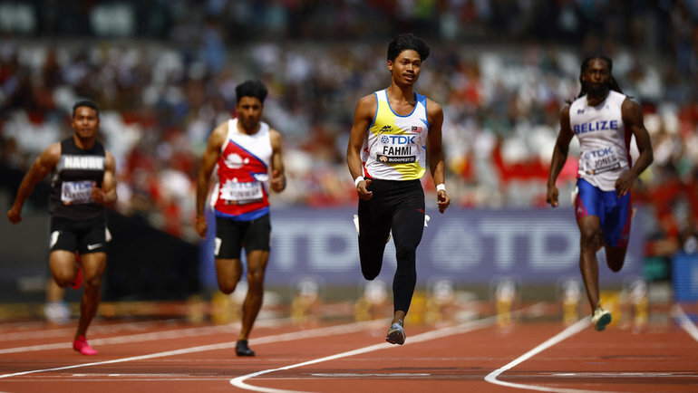    Мухд Абдель Фахми опережает соперников на дистанции 100 метров. Reuters