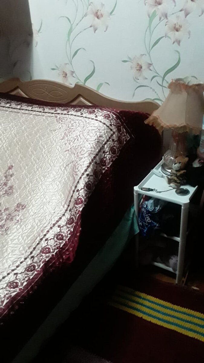 Моя любимая настольная лампа, сейчас выполняет роль ночника.😊