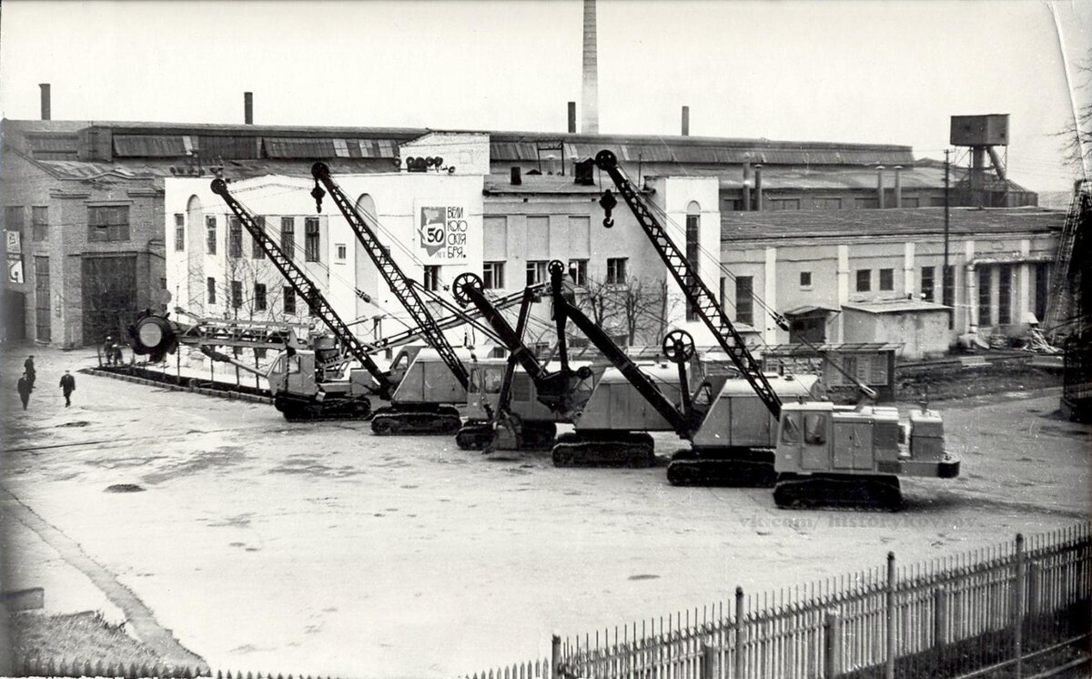 Ковровский завод в 60-х годах. Источник фото: https://vk.com/wall-59813902_625620?z=photo-156004139_456240776%2Fwall-59813902_626048