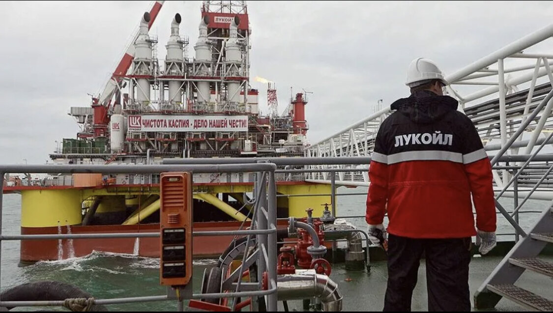 Лукойл добыча. Платформа лукойл каспий корчагина. Ледостойкая платформа каменномысское море. Платформа корчагина в каспийском море. Млсп корчагина.