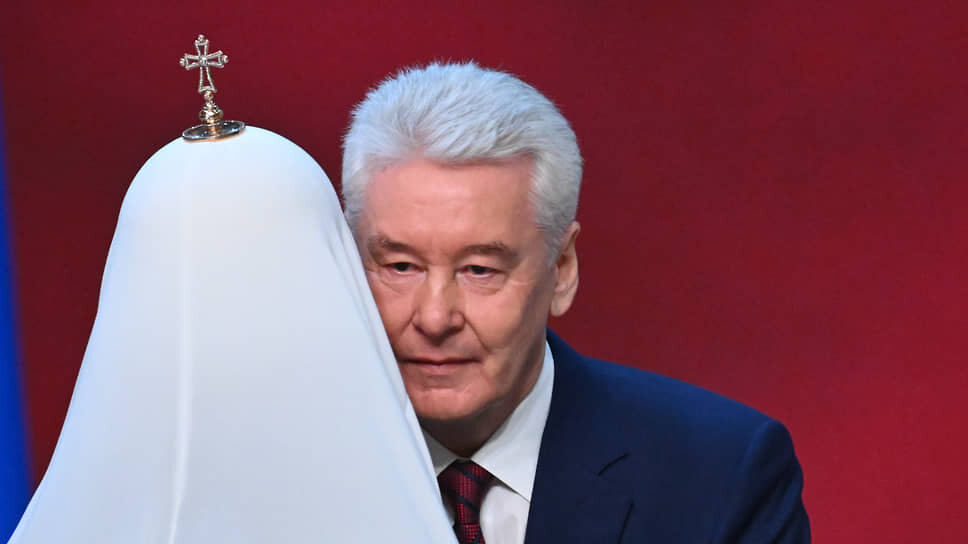    Москва. Патриарх Московский и всея Руси Кирилл на инаугурации мэра Москвы Сергея Собянина (справа) Дмитрий Азаров/Коммерсантъ