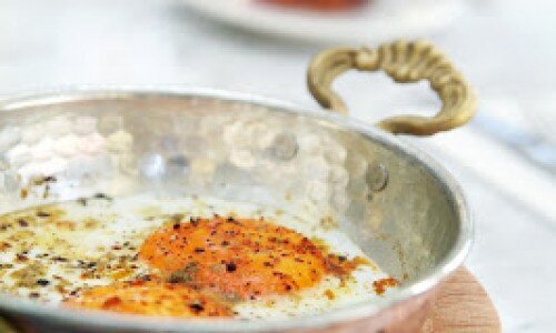Sahanda baharatlı yumurta
