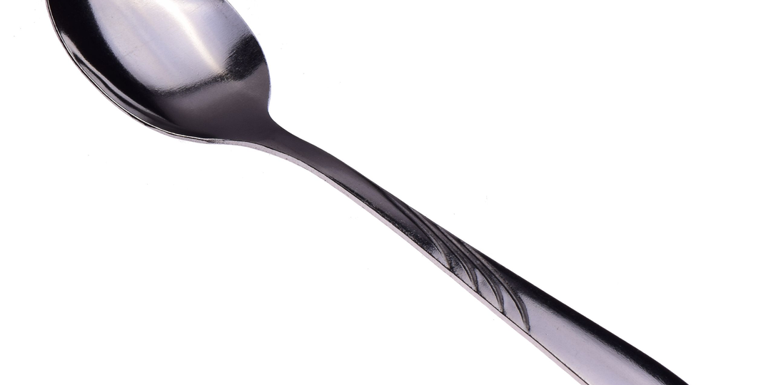 Разжигаем костер СТОЛОВОЙ ЛОЖКОЙ!