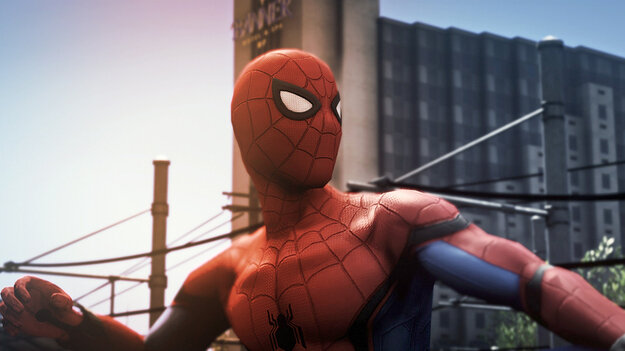 У дружелюбного соседа Человека-паука в GTA V есть и другие способности, сообщает Gamebomb.ru. Например, он может прицепиться к крыше автомобиля и прокатиться по городу. Если внутри находятся преступники, Паучок эффектно может оторвать дверь и выбросить пассажира или водителя на дорогу. В бою Spider-Man из Grand Theft Auto V может хватать паутиной различные предметы, например, урны и бросить их во врагов. У него также есть ультимативный навык: Паук взлетает вверх и забрасывает всех вокруг паутиной. 
Начать играть в экшен «Человек-паук» на PC очень просто. Как сообщает Gamebomb.ru, для этого нужно только скачать и установить бесплатную модификацию для GTA 5 от разработчика JulioNIB. Он наконец завершил свой проект и опубликовал его для всех желающих. Скачать модификацию можно на ее официальной странице. Теперь фанаты экшен мечтают о том, что Человек-паук появился в другом глобальном моде — GTA 5 RP (Role Play — отыгрыш роли). В этом неофициальном режиме все игроки берут на себя различные роли: преступников, журналистов, медиков и полицейских. Если бы среди них появился Человек-паук, геймеры были бы очень рады.

Экшен Grand Theft Auto 5 вышел в 2013 году. До сих пор игра не покидает еженедельных чартов продаж. Компания Rockstar Games недавно объявила, что за эти годы продала уже больше 110 миллионов копий игры. Последнее время экшен возвращает популярность на Twitch, благодаря моду GTA V RP. Его очень любят стримеры, которые отыгрывают необычные роли, а это нравится зрителям.

Разнообразные модификации геймеры используют, пока ждут анонса GTA 6. Разработчики пока ничего не раскрыли о следующей части Grand Theft Auto 6. Однако, в сети неоднократно возникали слухи о том, что в GTA VI будет огромный открыт мир с двумя крупными городами — Либерти-Сити и Вайс-Сити.