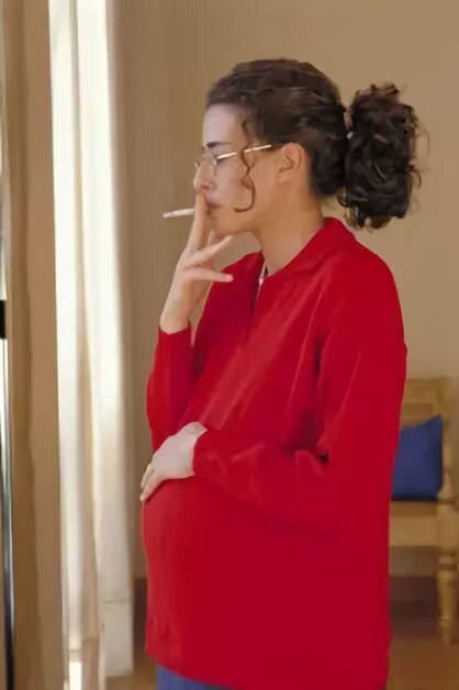 Дженьюари джонс курит. Курящие молодые мамы. Курим с мамой девушки. Мама. Билли пайпер с детьми.