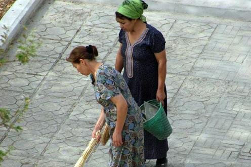  Участницы субботника в Ашхабаде. Фото с сайта Azathabar.com