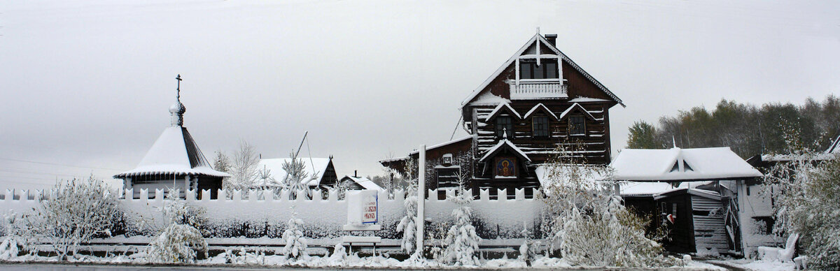 Дом-мастерская русского иконописца в Брехово, который расположен недалеко от Москвы, 15 км от МКАД, прямо на перекрестке Зеленограда и Пятницкого шоссе.