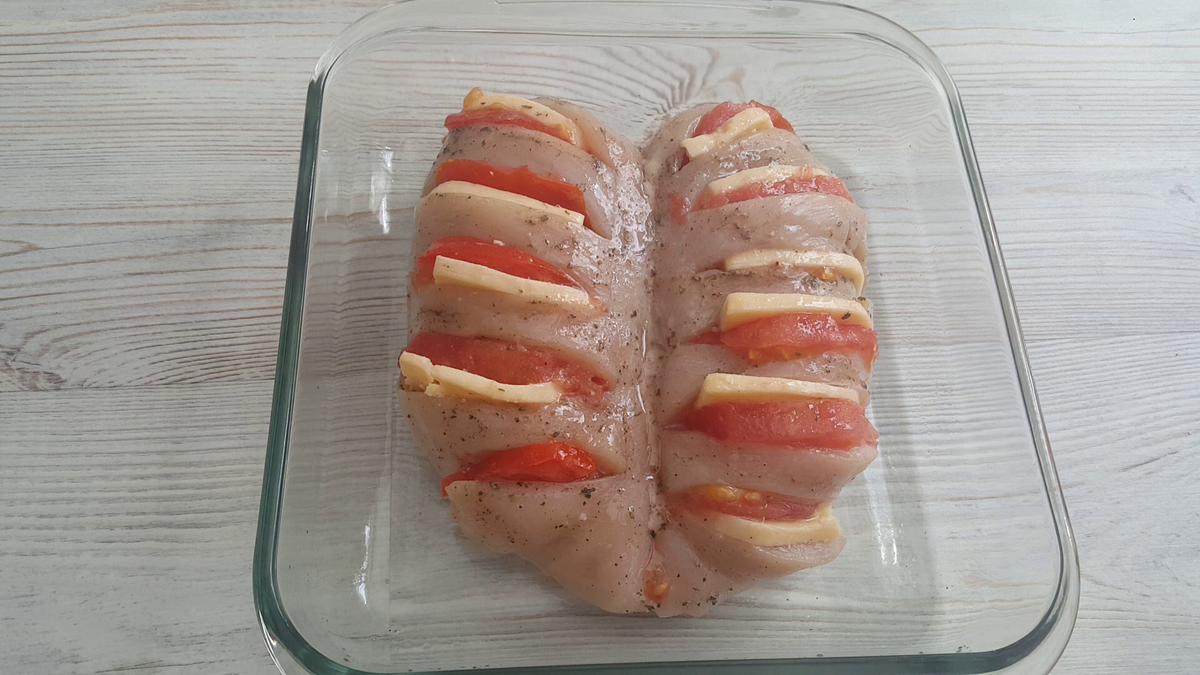 Куриное филе в духовке с помидорами и сыром под майонезом с фото пошагово