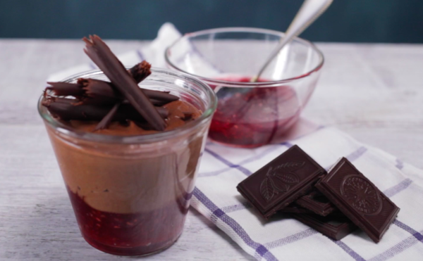 Воздушный шоколадный мусс с малиновым джемом: видео и пошаговый фото рецепт