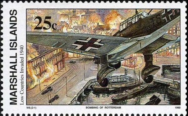 «Бомбардировка Роттердама 14 мая 1940» почтовая марка Маршалловы острова 1990