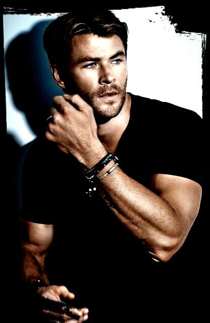 Крису Хемсворту сегодня исполняется 36 лет.